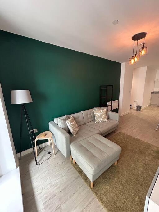 Modern And Spacious Apartment In Salford Quays Manchester Esterno foto