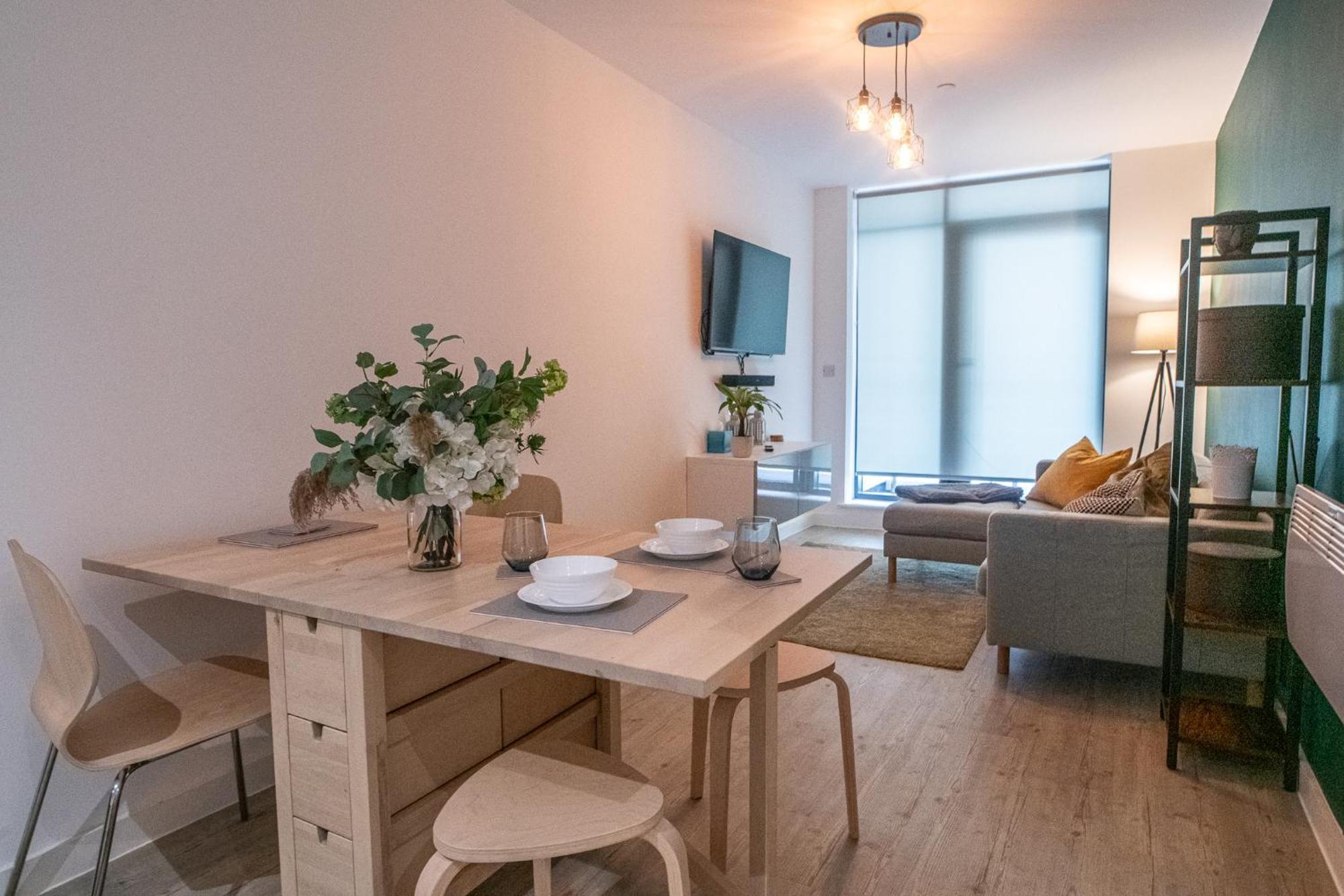 Modern And Spacious Apartment In Salford Quays Manchester Esterno foto