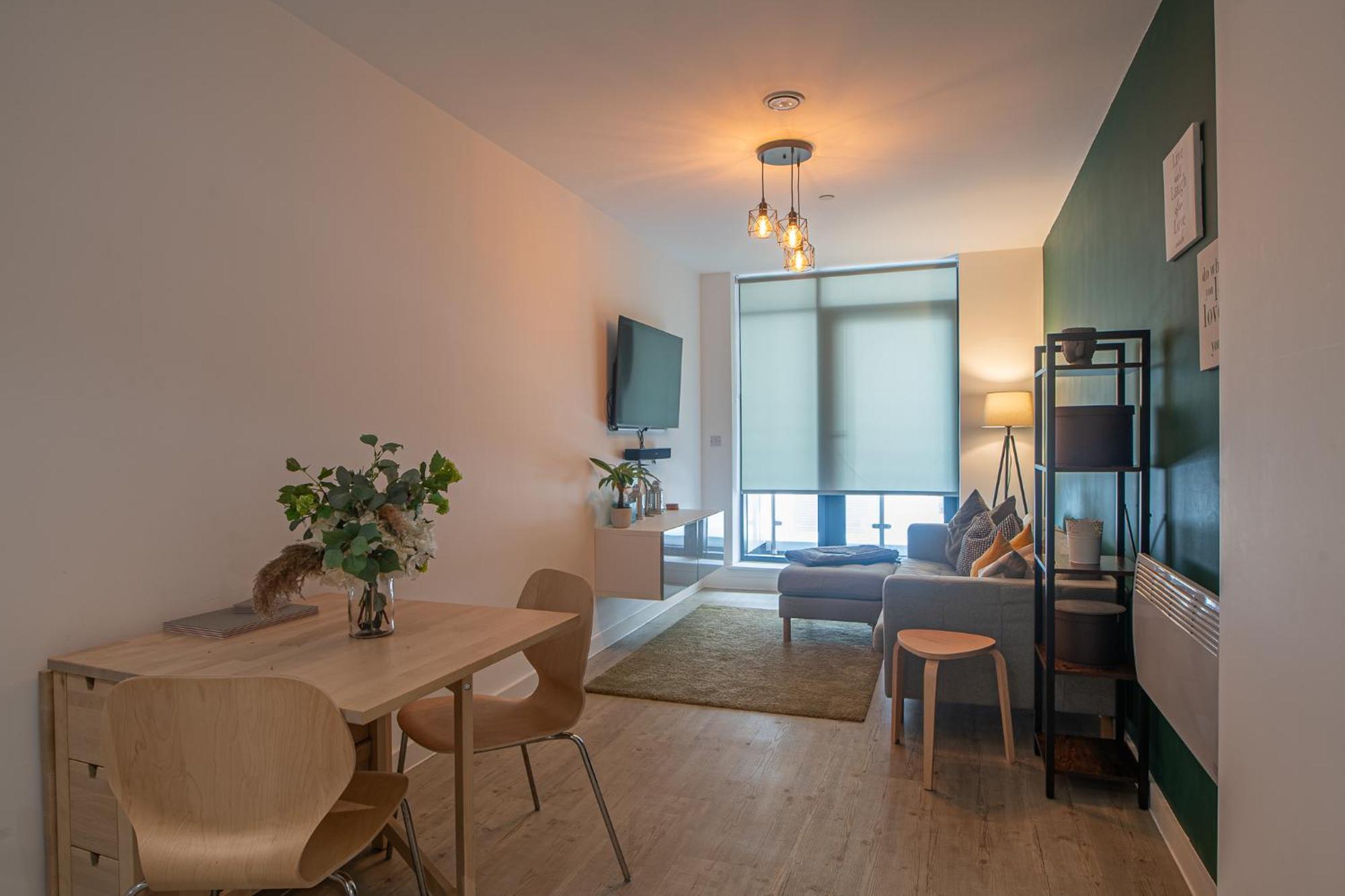 Modern And Spacious Apartment In Salford Quays Manchester Esterno foto